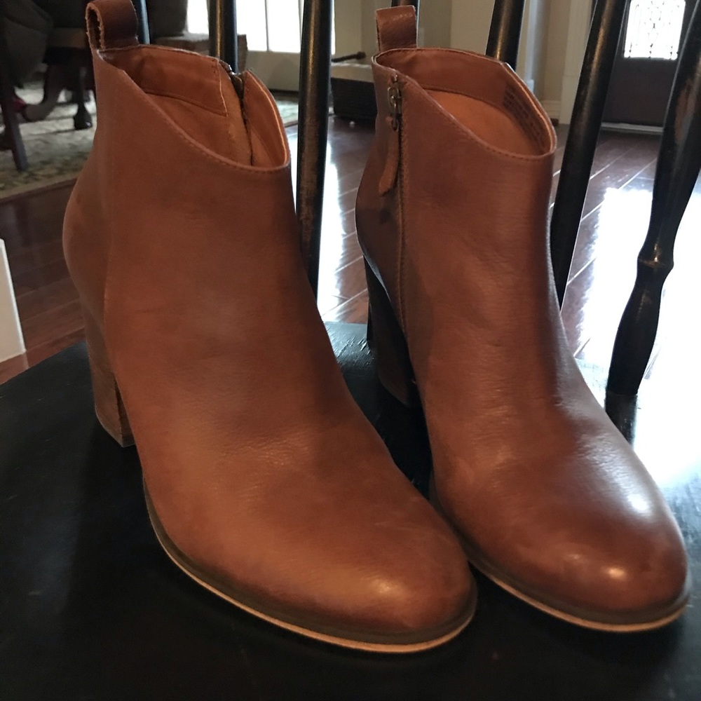 BP Lance Block Heel Bootie cognac